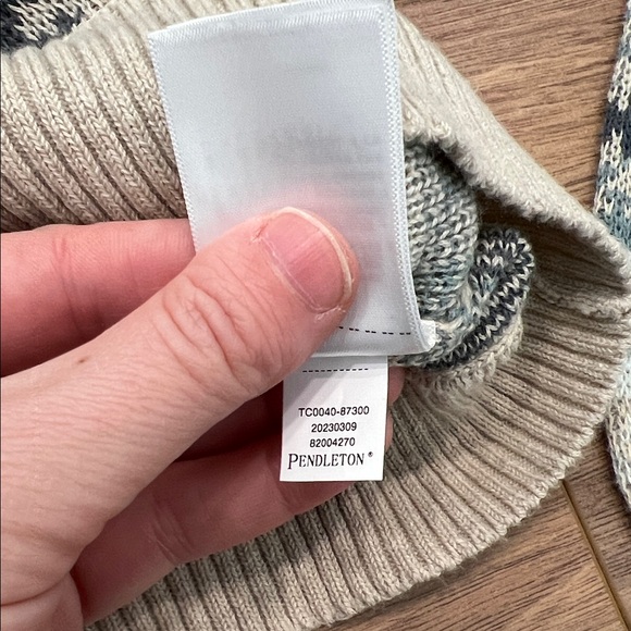 Pendleton Multicolor Patterned Sweater - Picture 9 of 15